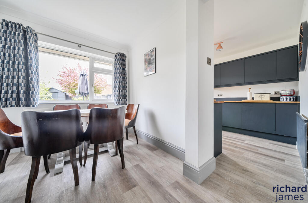 9306468e6d6f40b980f16b7aea1f9c33