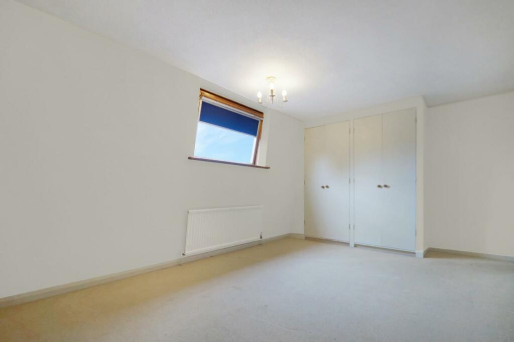 Bedroom 1b.jpg