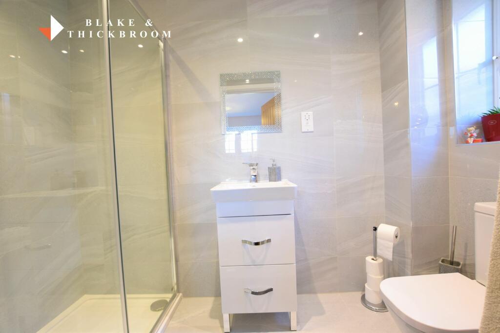 EN SUITE SHOWER ROOM