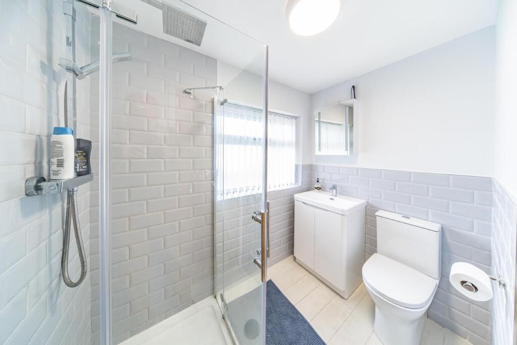 17 Arnside Avenue shower room.jpg