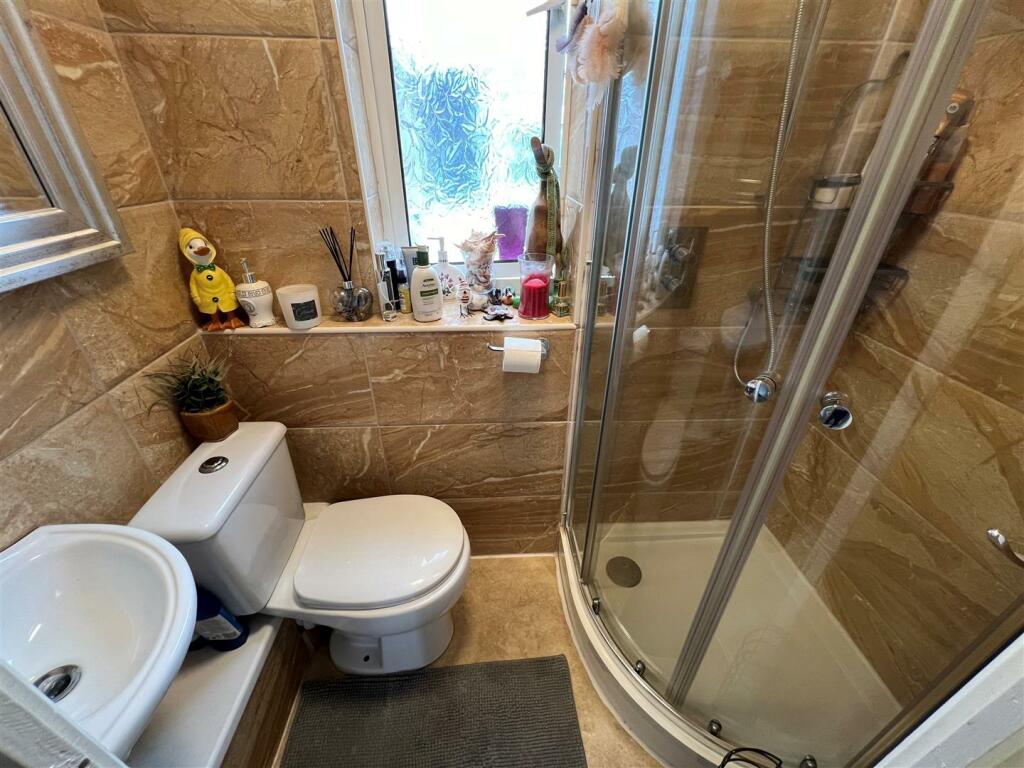 GROUND FLOOR SHOWER ROOM