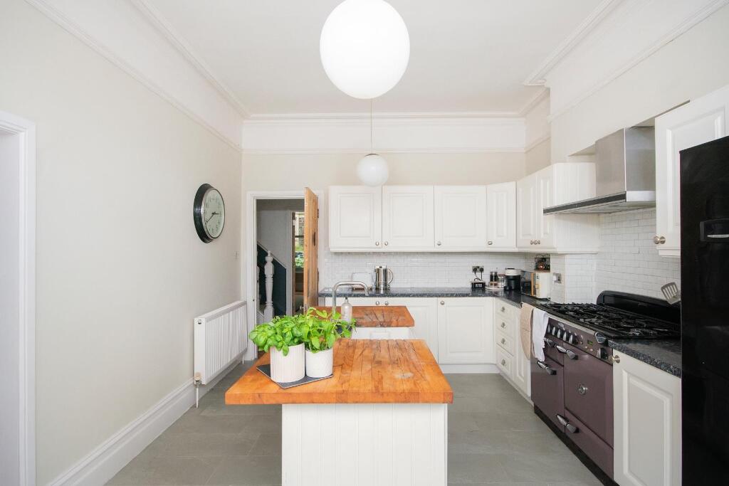 0C8RKE - Kitchen B.jpg