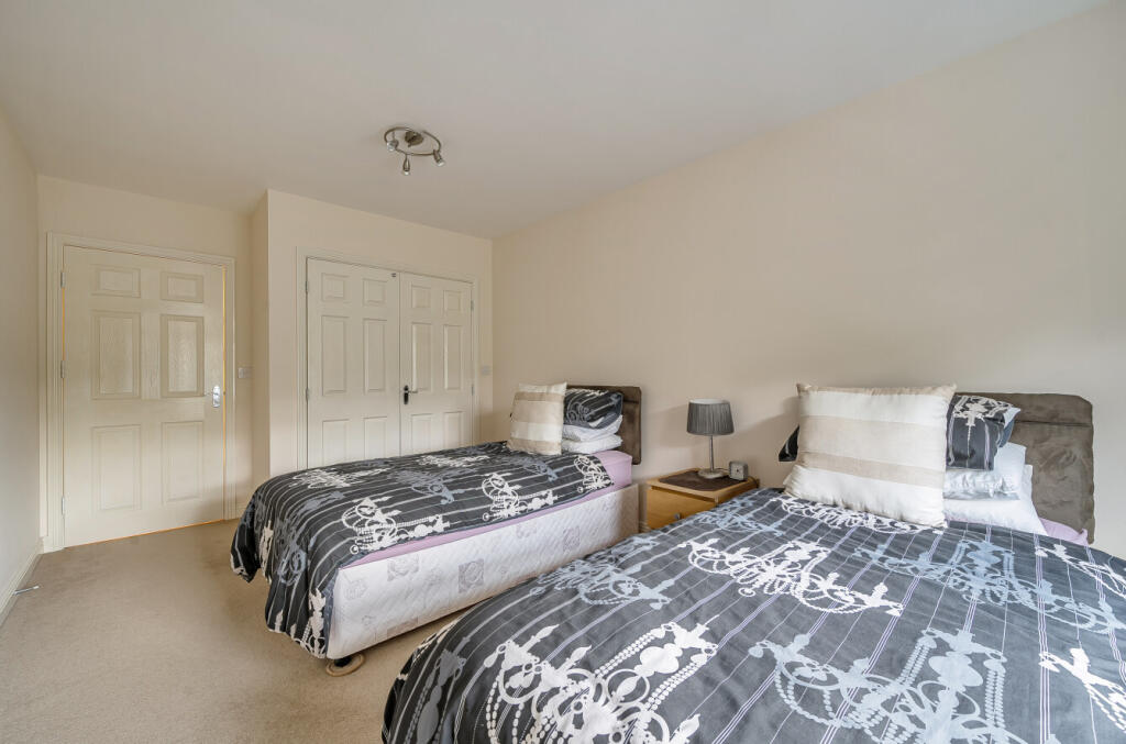 1375773-17-6904f2...