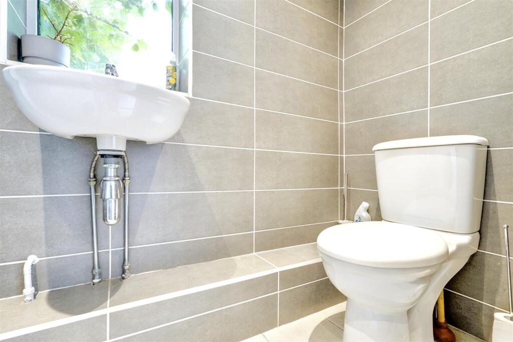 Utility Room_WC 1_2.jpeg