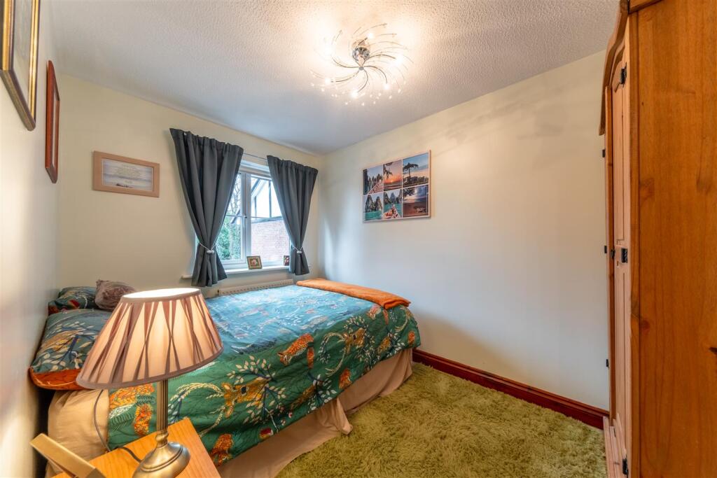 6 Gowy Court -002.jpg