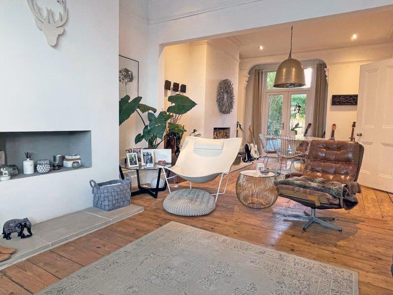 Lounge/Dining Room