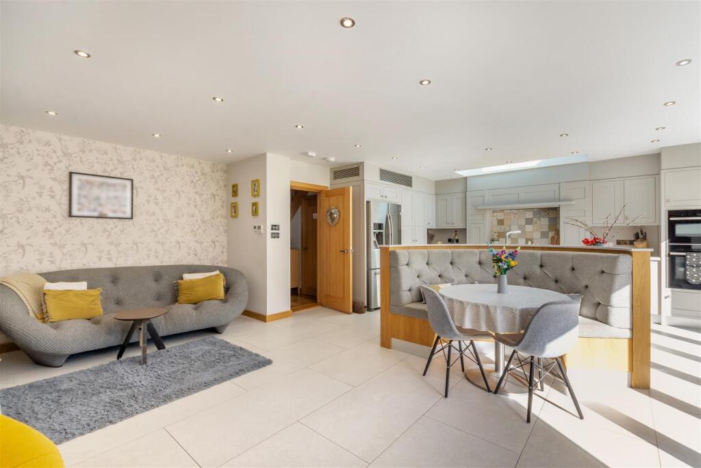 8666143-interior11.jpg