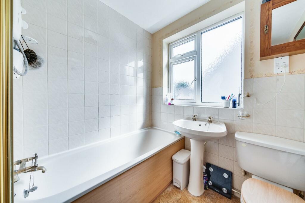 A12 - bathroom.jpg