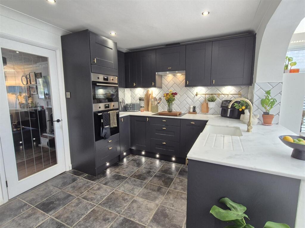 Modern Fitted Kitchen