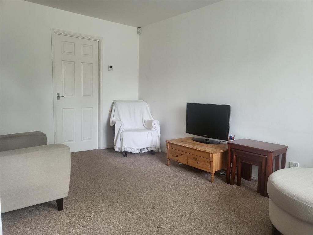 Lounge 2.jpg