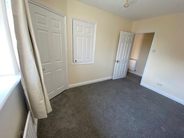 4 Osborne House bedroom 2.jpg