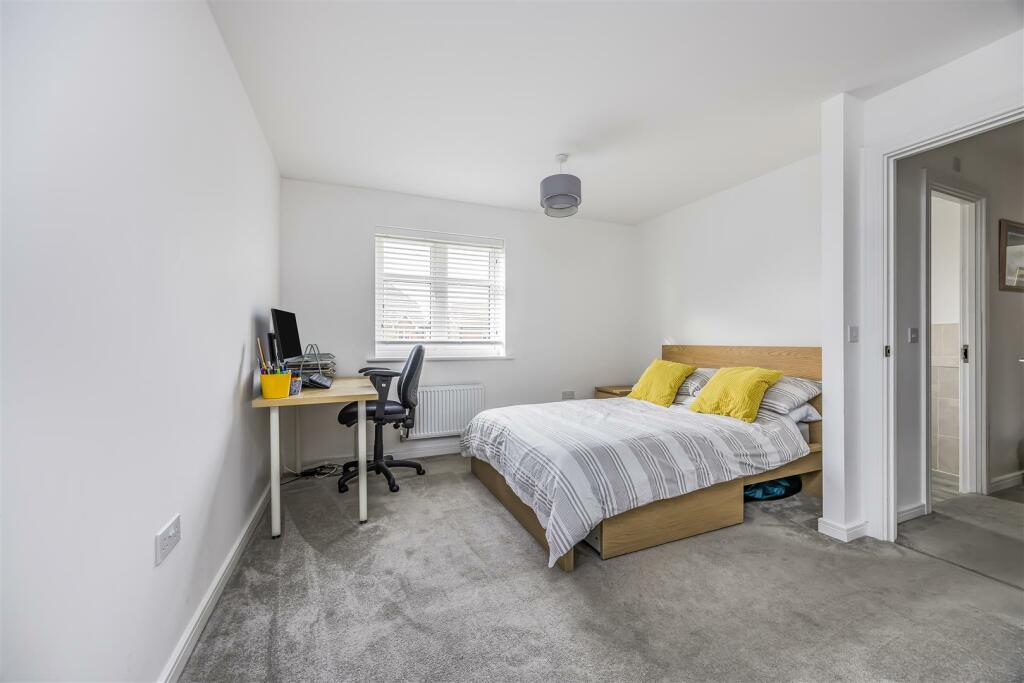 1 Foster Close, Emsworth-PorticoMarketing-Nexa-03.