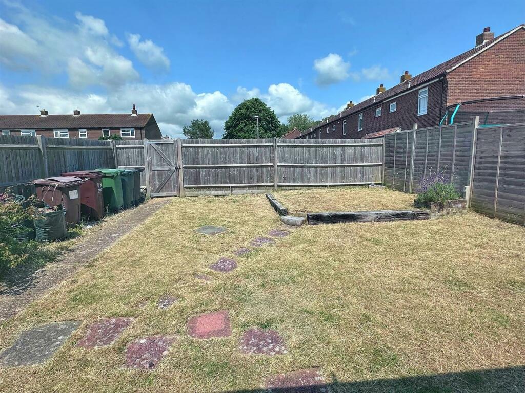 01323 438506