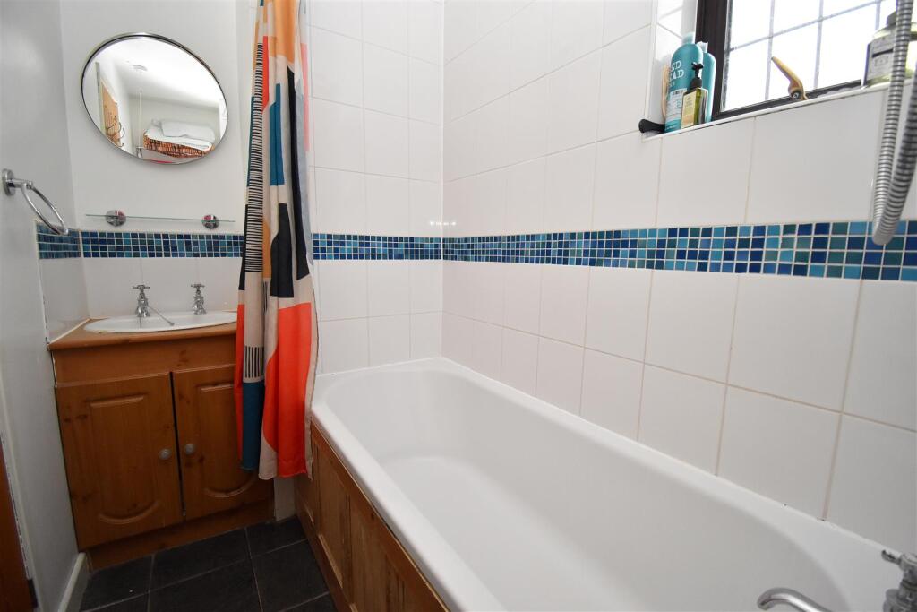 BATHROOM.JPG