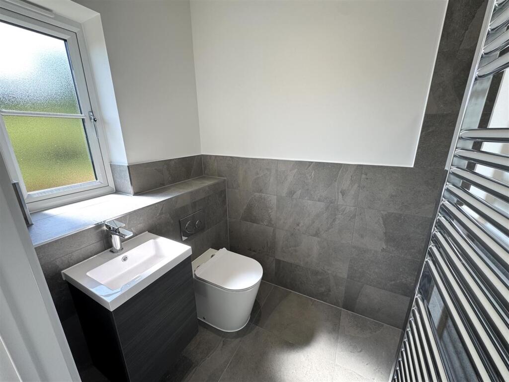 En-suite pic 2.jpeg