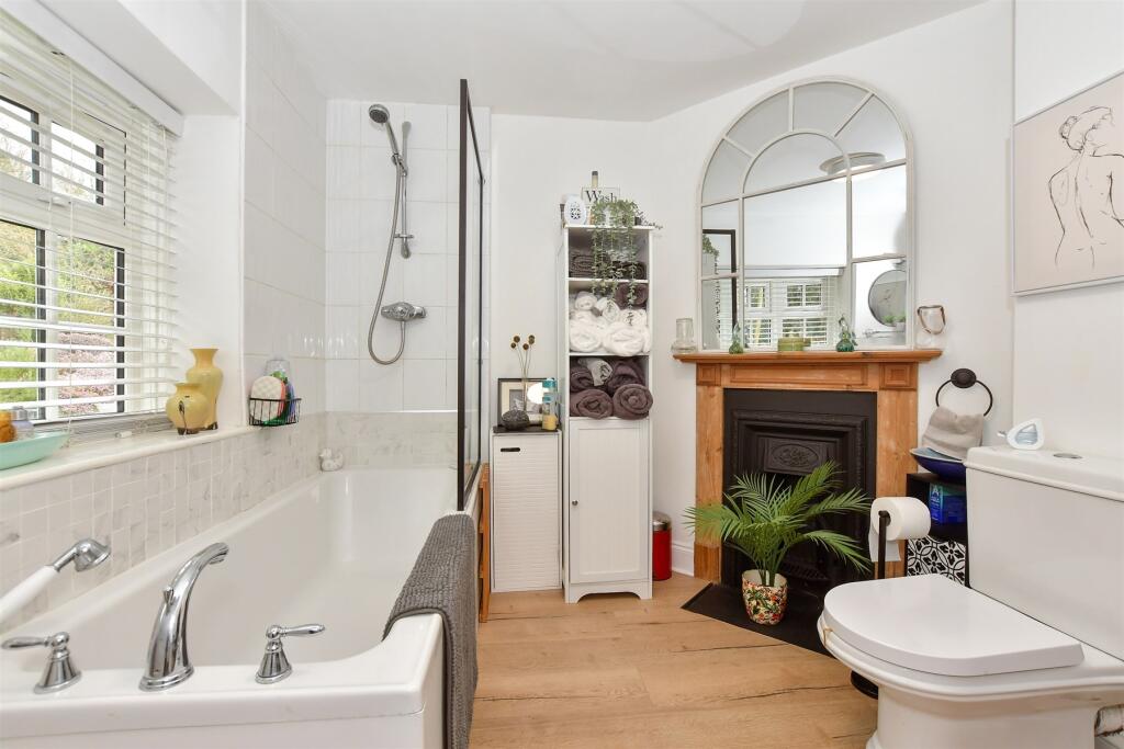 Cottage - Bathroom