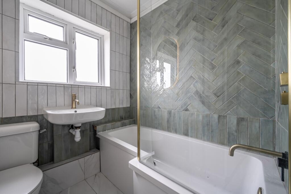 1369808-7-6908b93c7e4e2