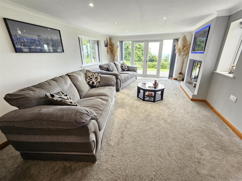MAIN LOUNGE AREA.jpg