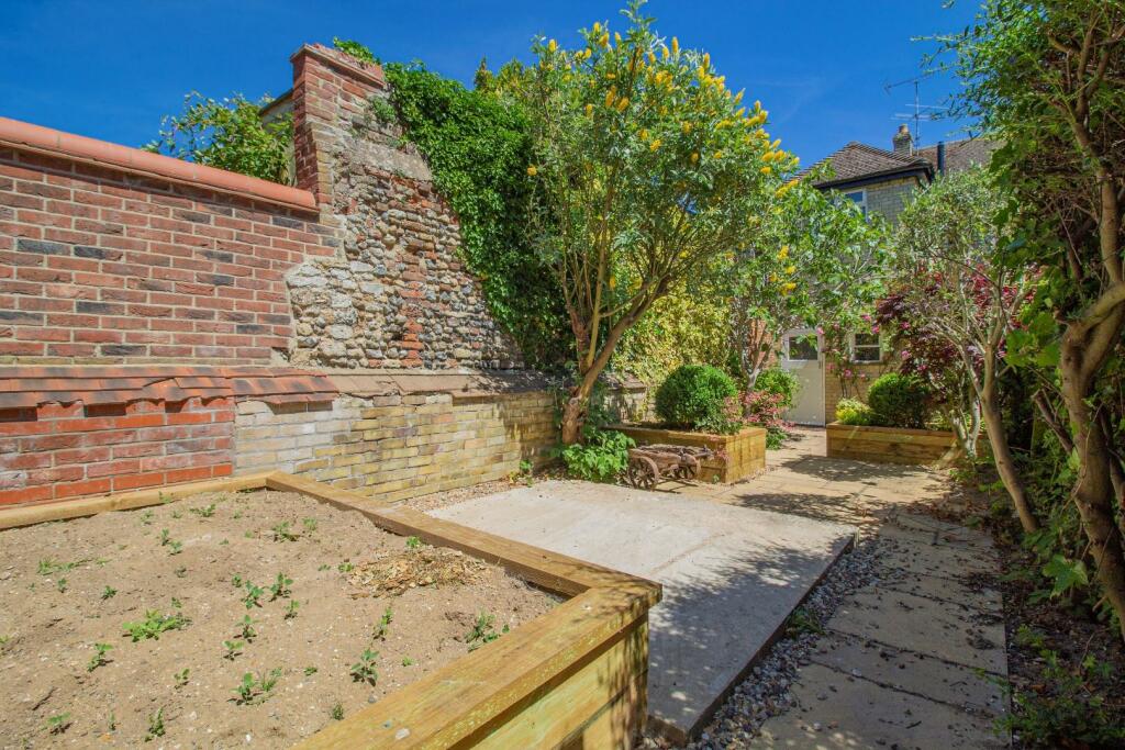 60 Guildhall Street, BSE [Garden] 06.jpg