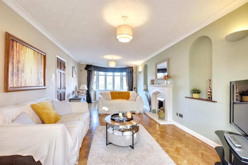 Lounge/Sitting Room