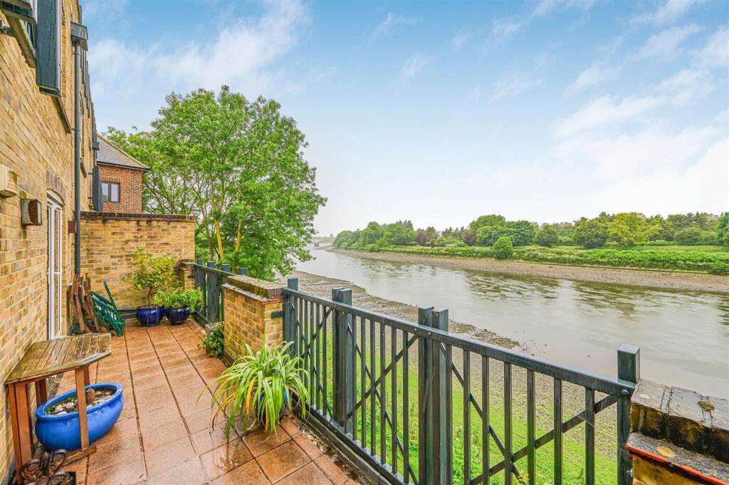 James_Anderson_-_Capatus_House__Mortlake_High_Stre