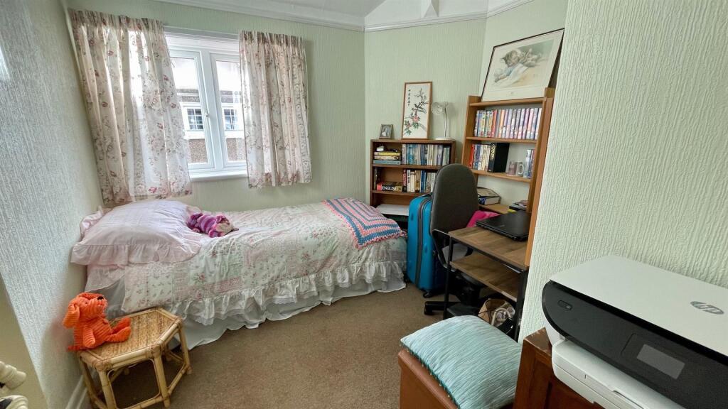 BEDROOM 5