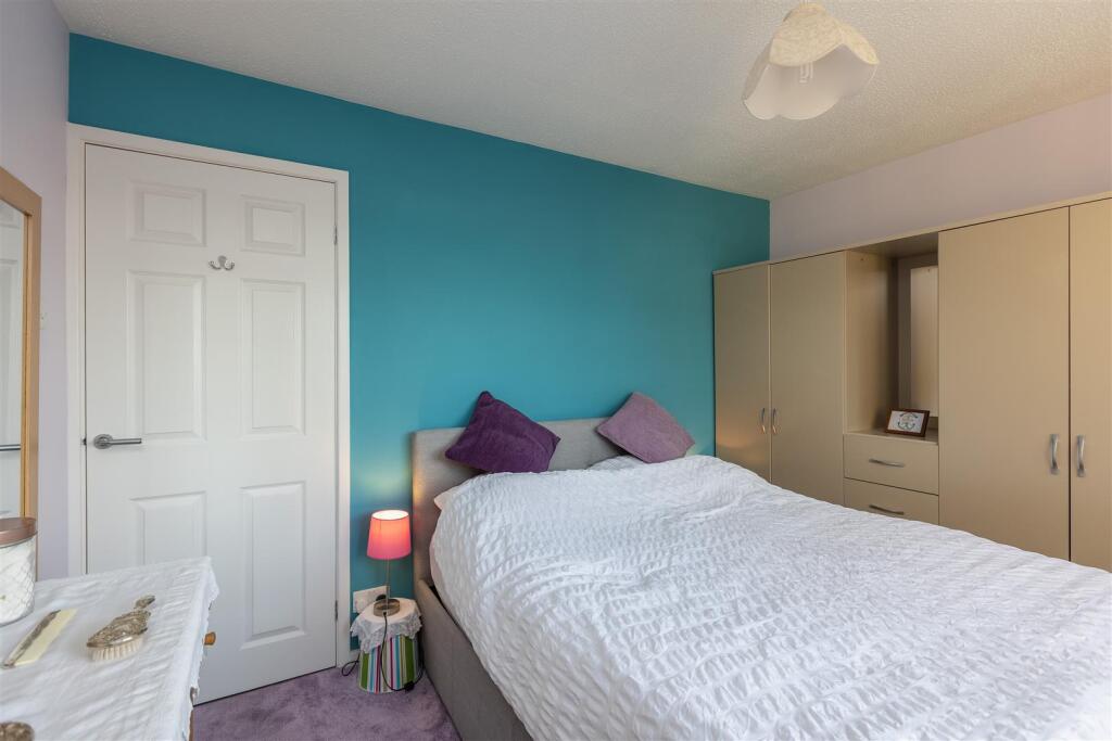 Paddock Close 9 Bedroom 2-2.jpg