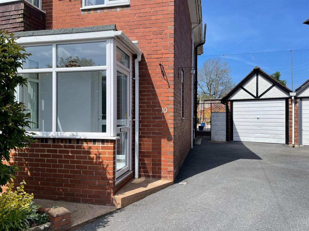 Entrance Porch/Garage