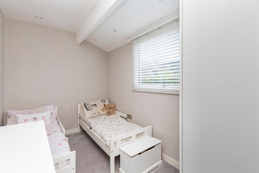 116 Knights Croft-HR6.jpg