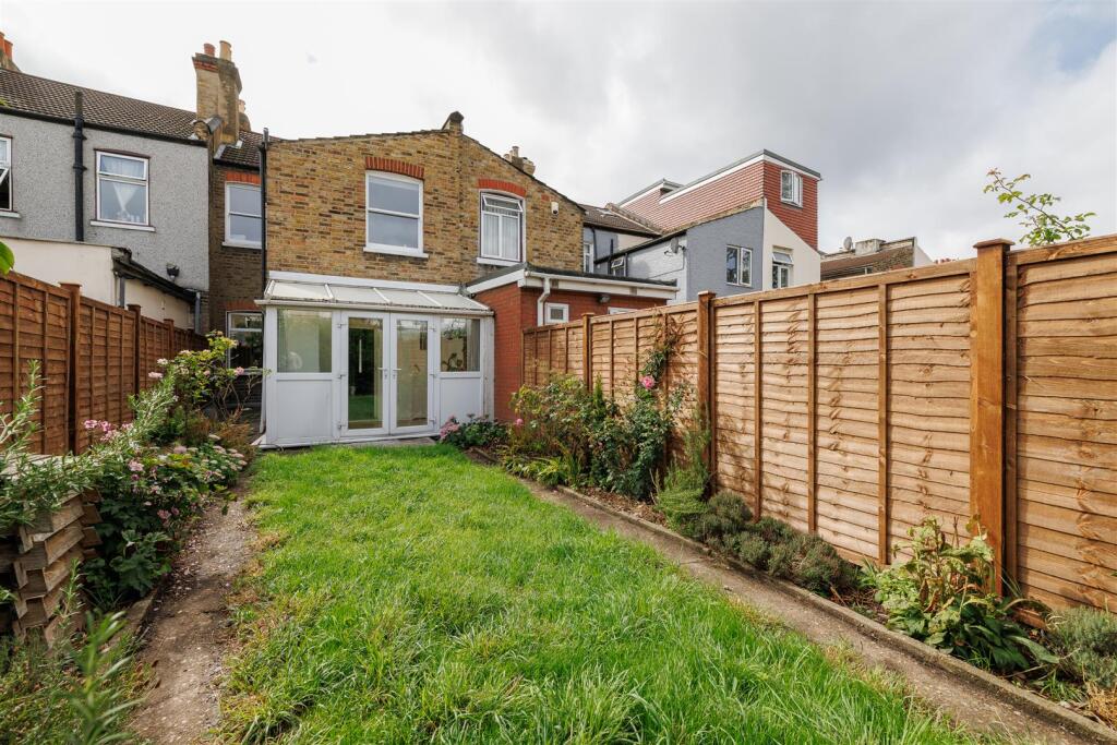 Ruskin Ave, E12
