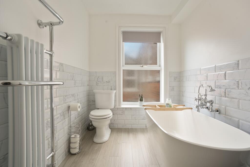 EweMove Estate Agents Scunthorpe - Bathroom