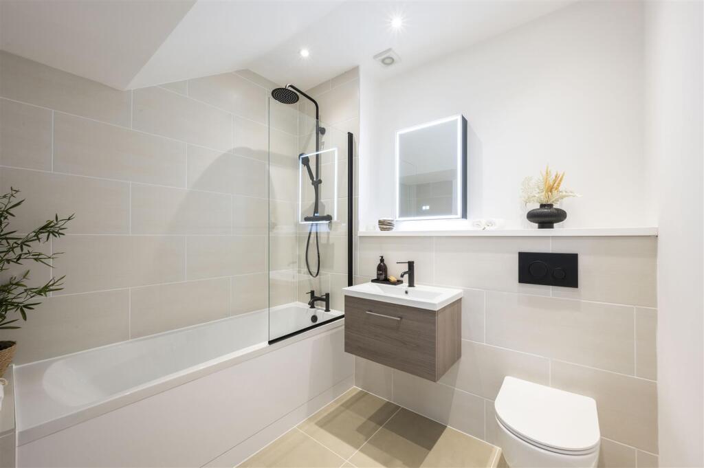 Flat 2, Lillium Mews,12.jpg