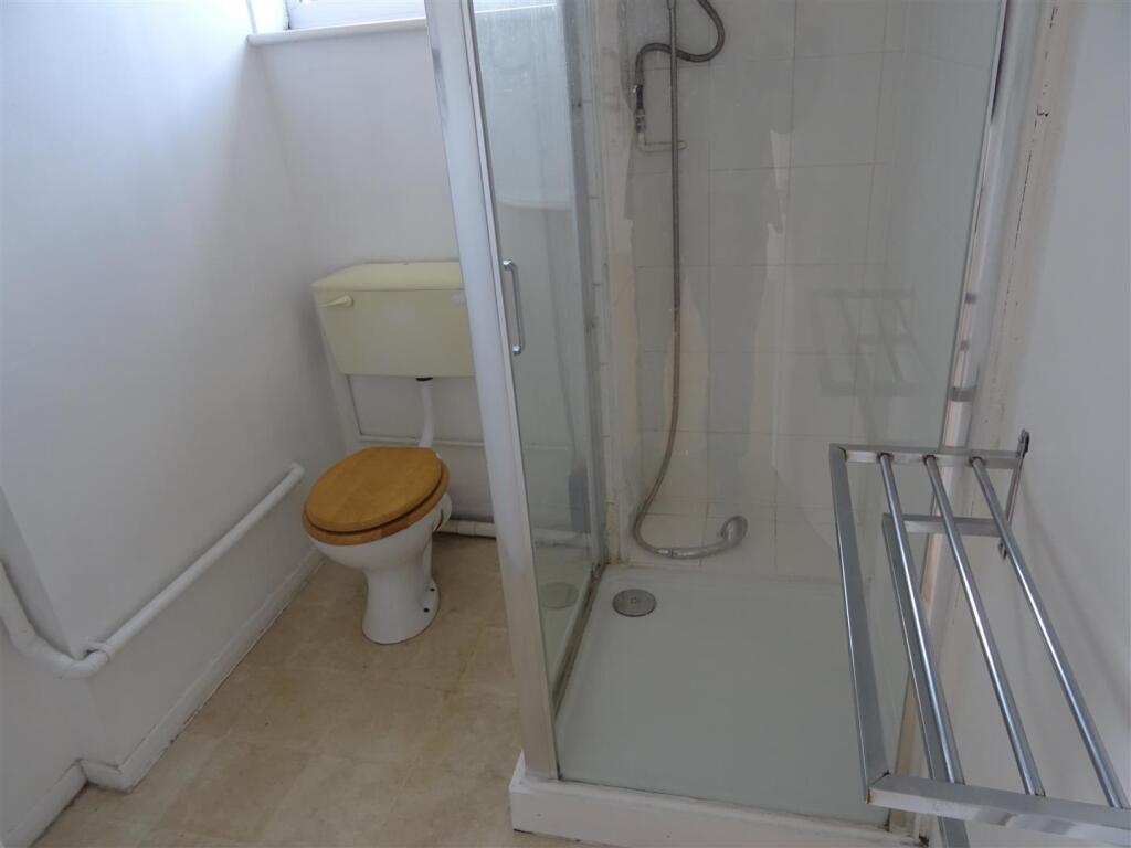 SHOWER ROOM.JPG