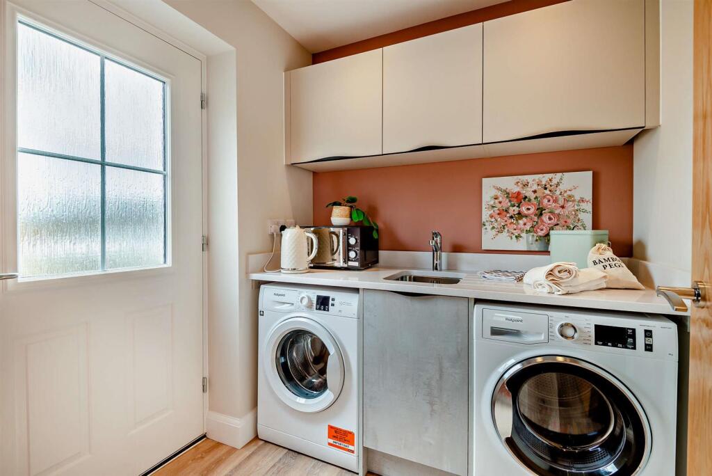 8608109-interior01-800.jpg