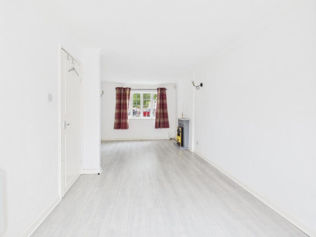 7. CAM04922G0-PR0055-STILL001