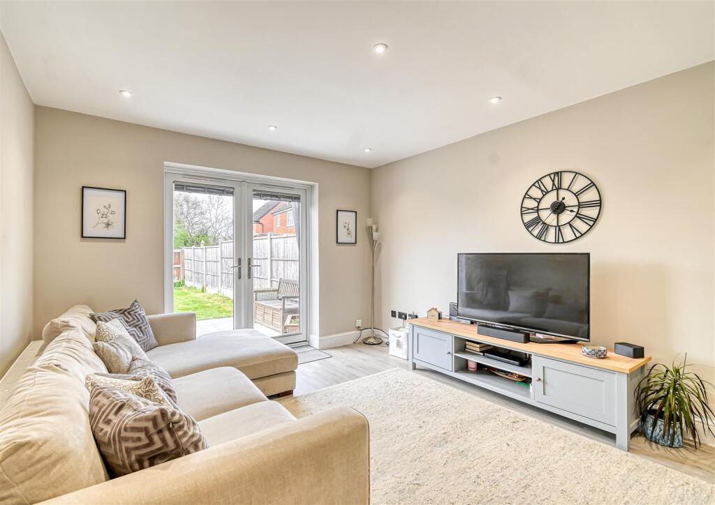 16 Ridley Close-06.jpg