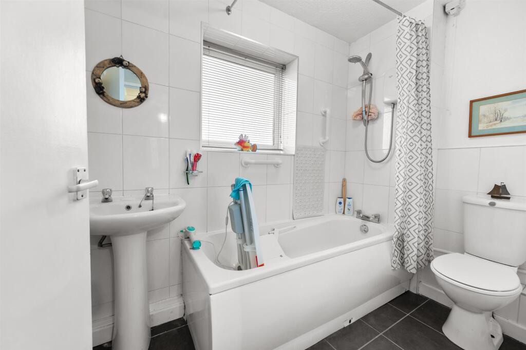 Bathroom.jpg