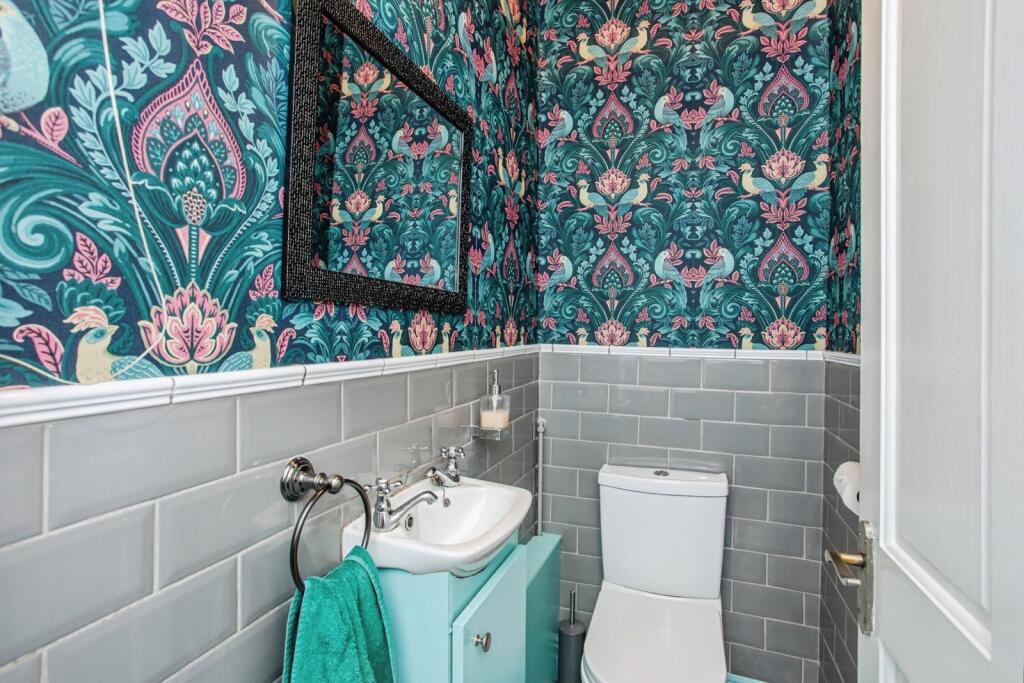 Cloakroom/Wc
