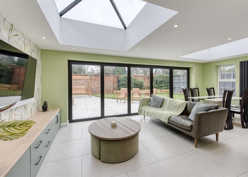 9 Henry Fowler Drive-kitchen3.jpg