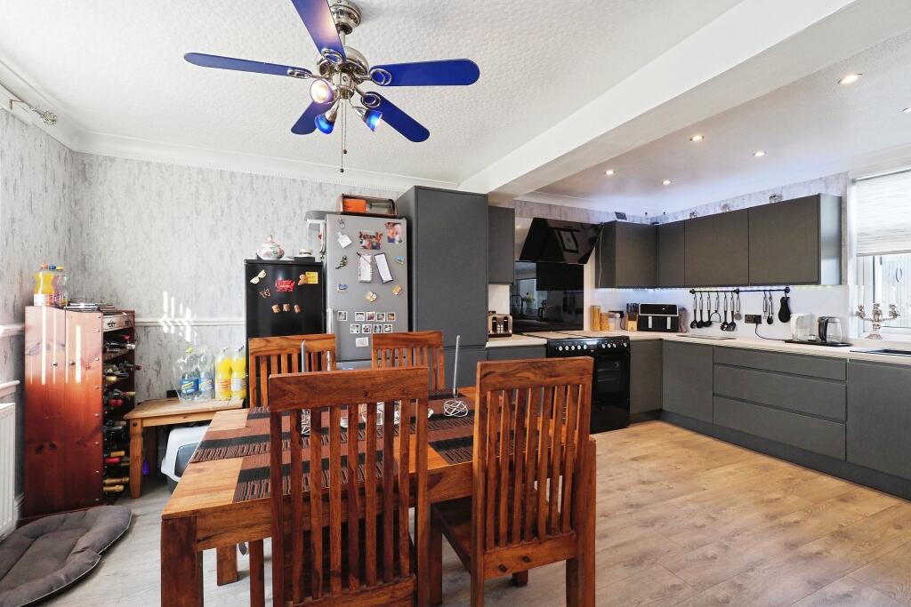 Stylish Open and Airy Kitchen and Dining Room