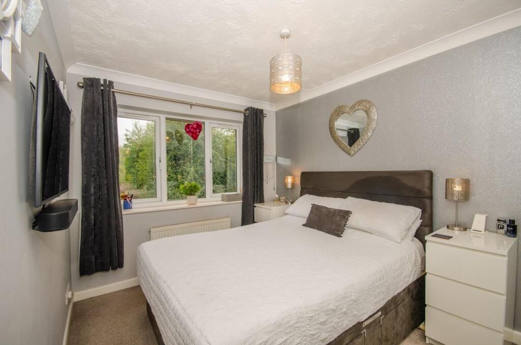 Bedroom 1.jpg