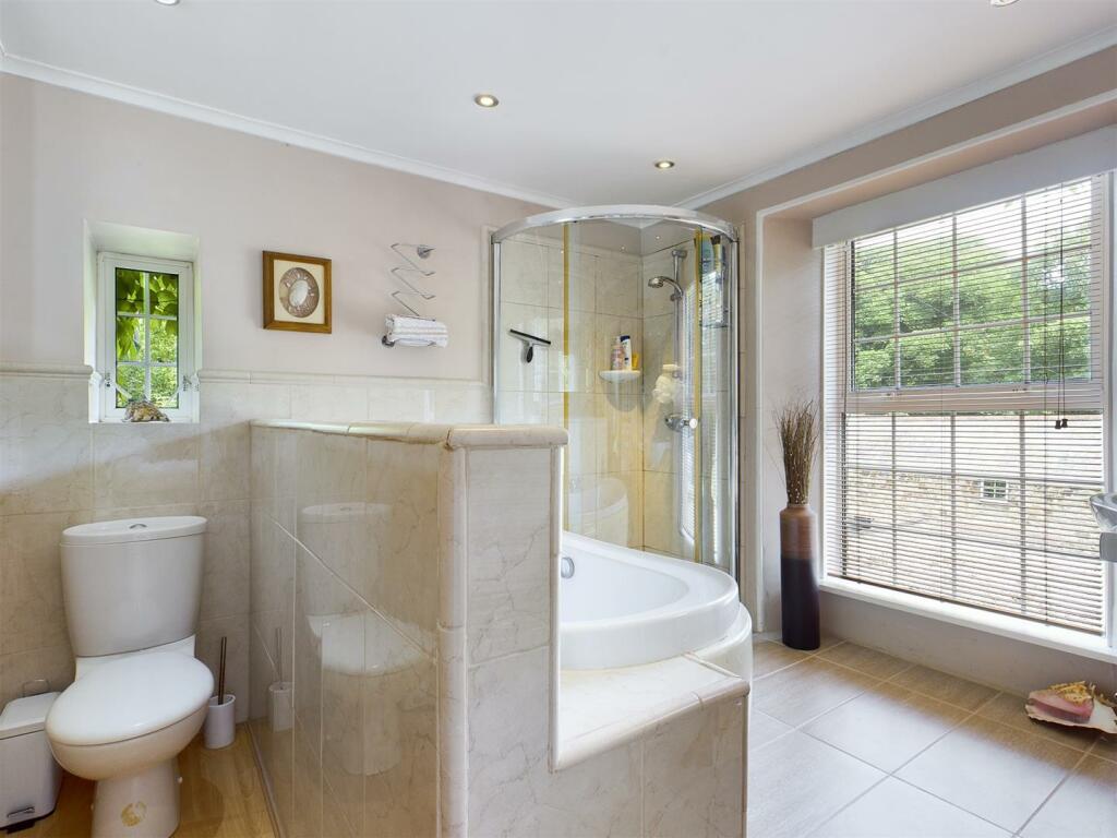 Family Bathroom.