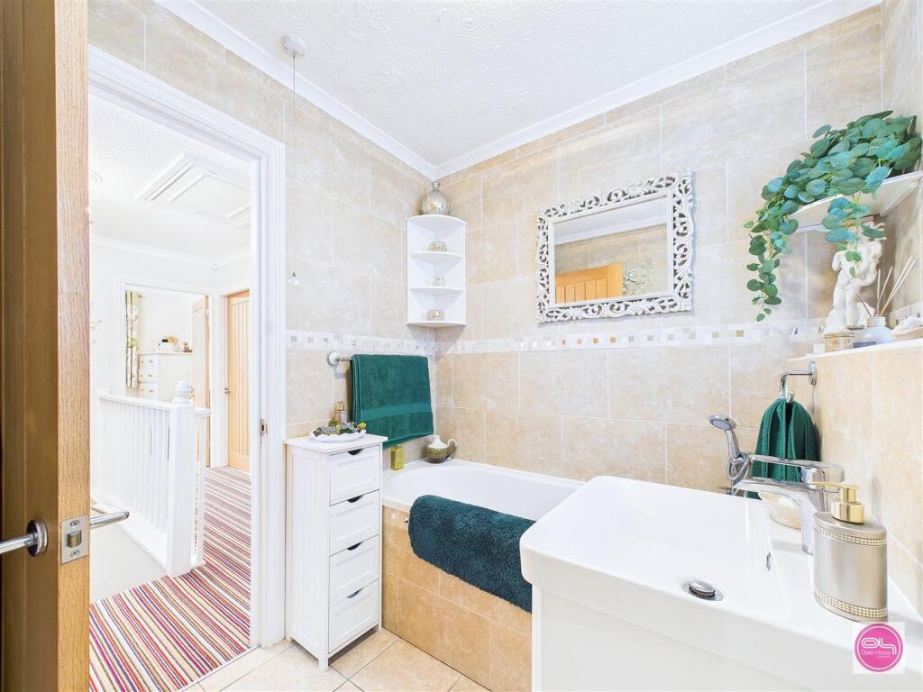 Orchid Close, Brizlincote Valley (25).jpg