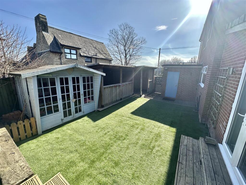 Bramleys Estate Agents - Lee Green - Mirfield (37)