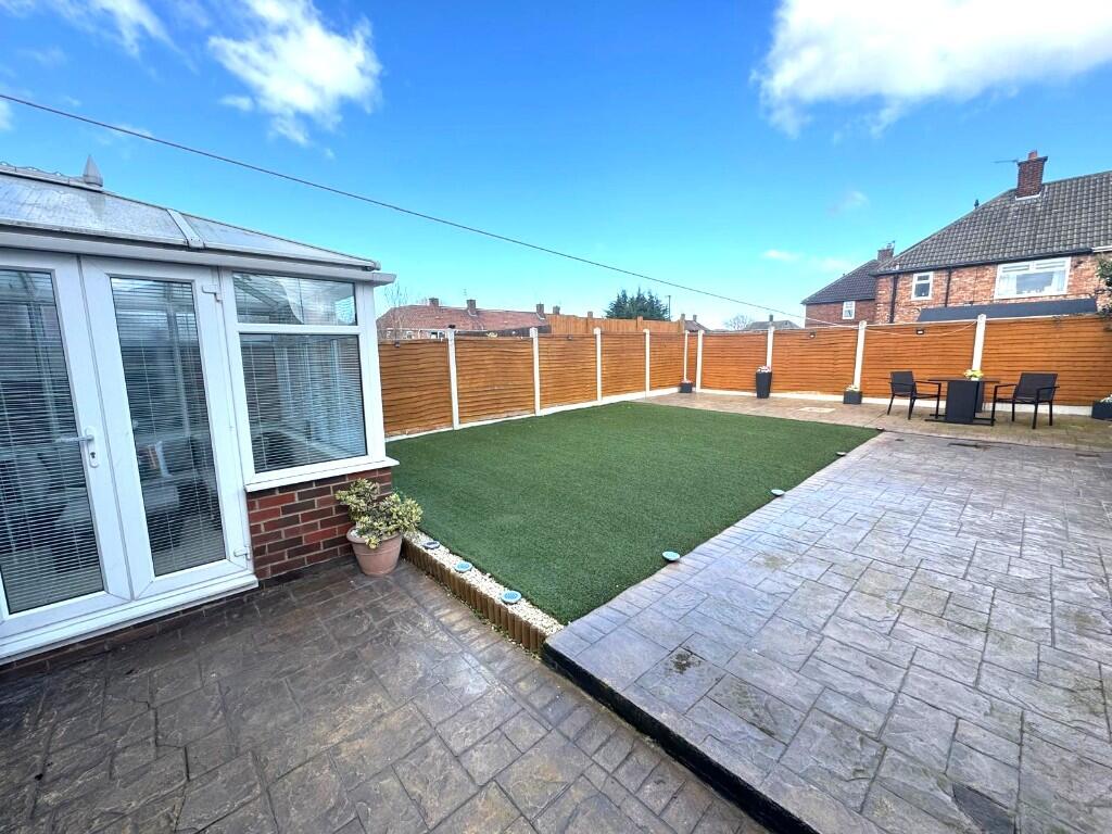 ENCLOSED REAR GARDEN