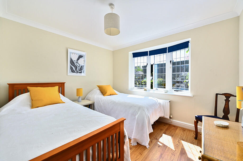 2 Salcote mews tn...