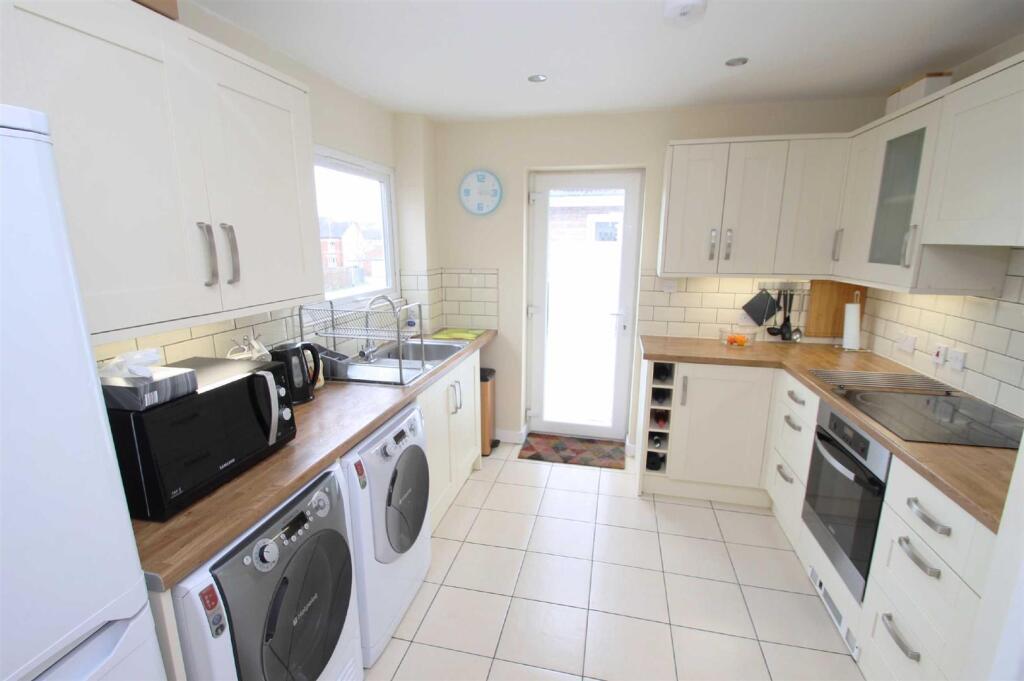 128 High Street South kitchen.jpg