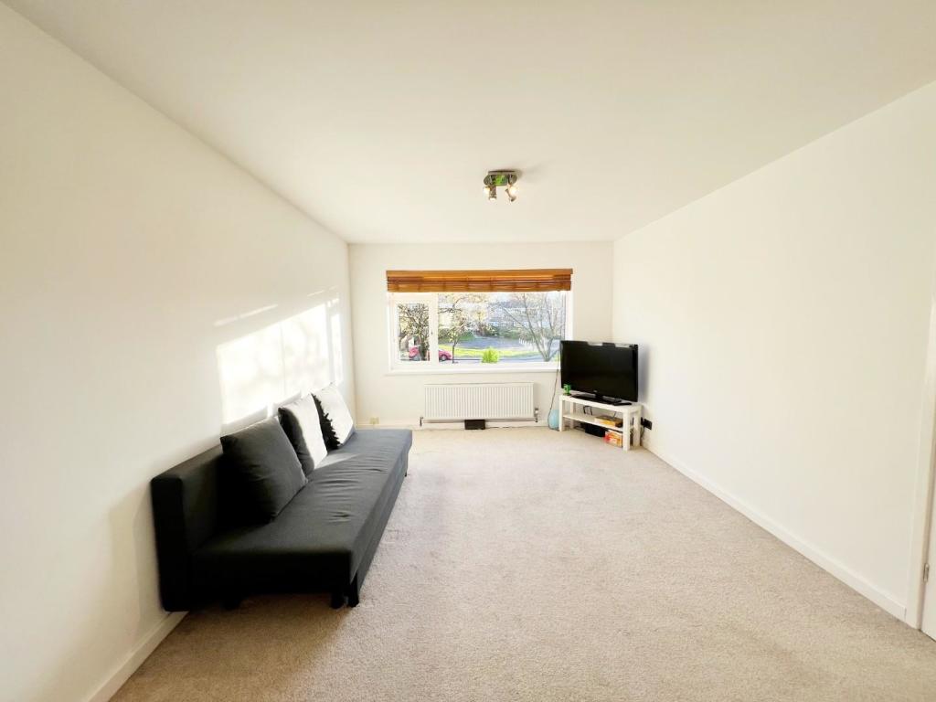 Lounge pic 1.jpg