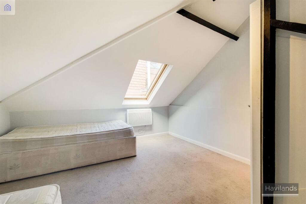 4_Main Bedroom-1.jpg