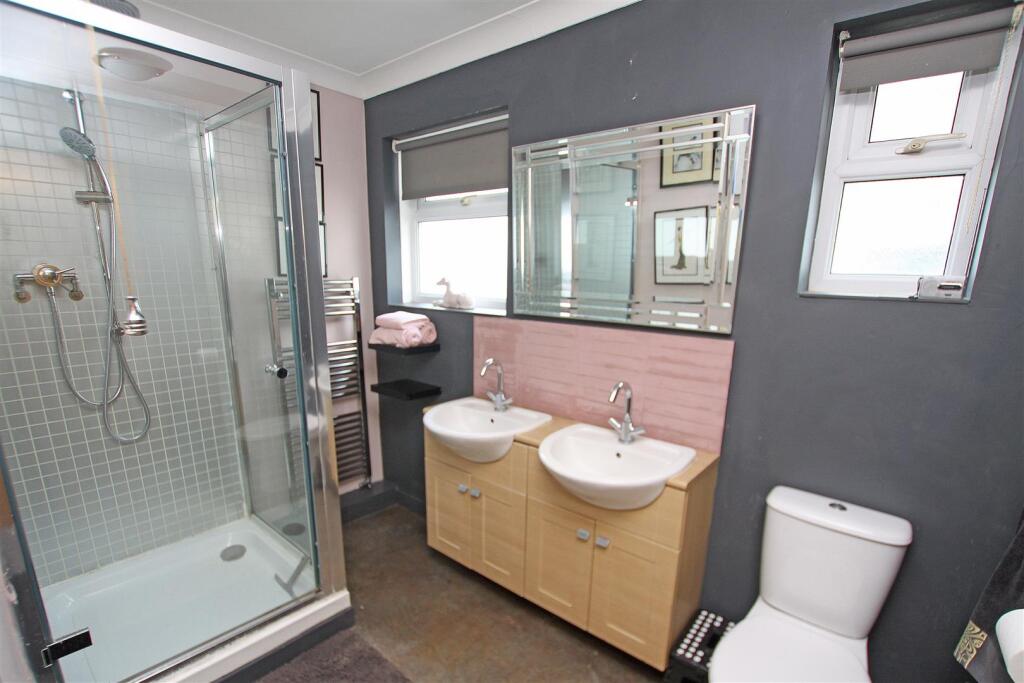 Shower room.jpg